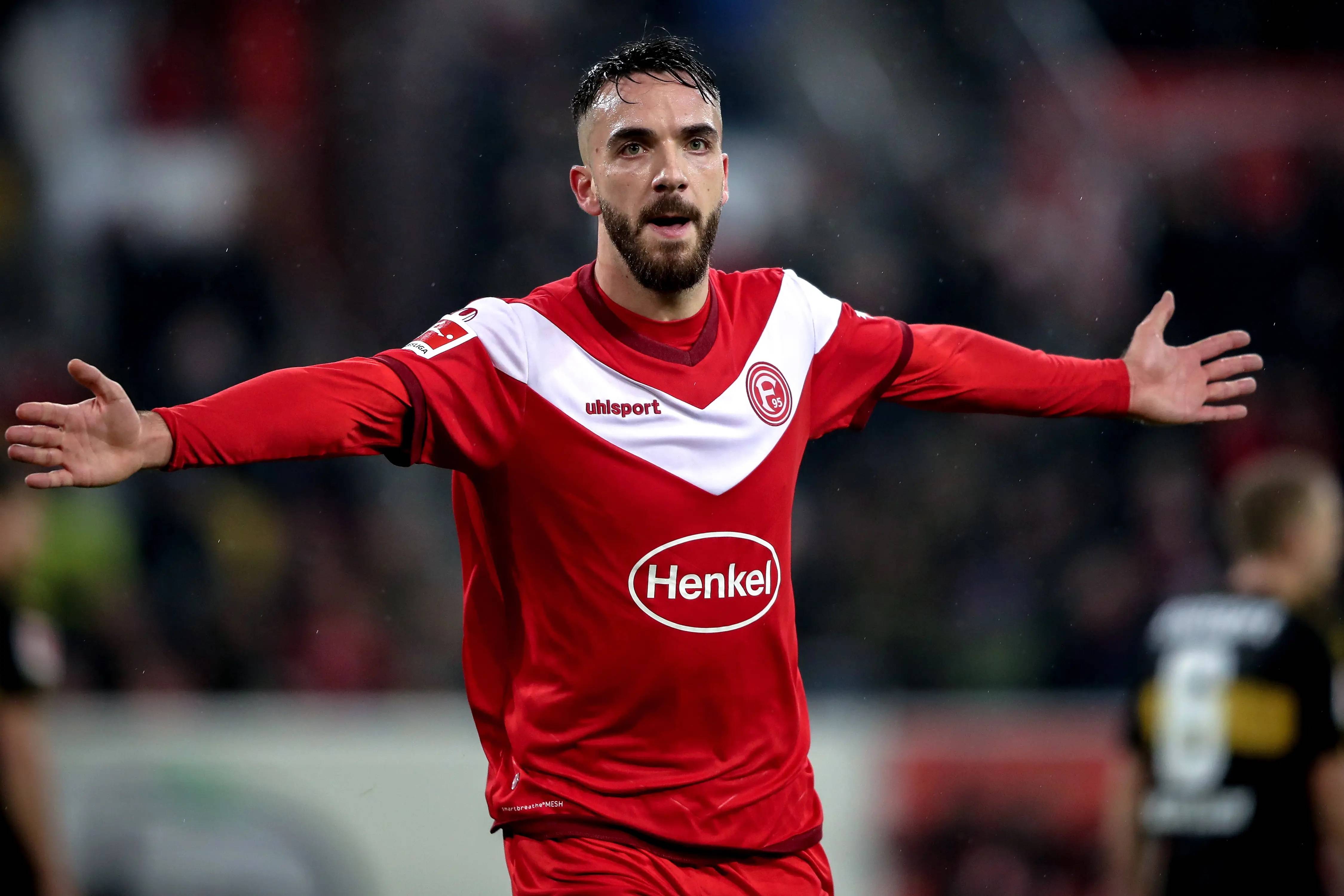 门兴克服挑战，取得对波鸿的胜利走出低谷