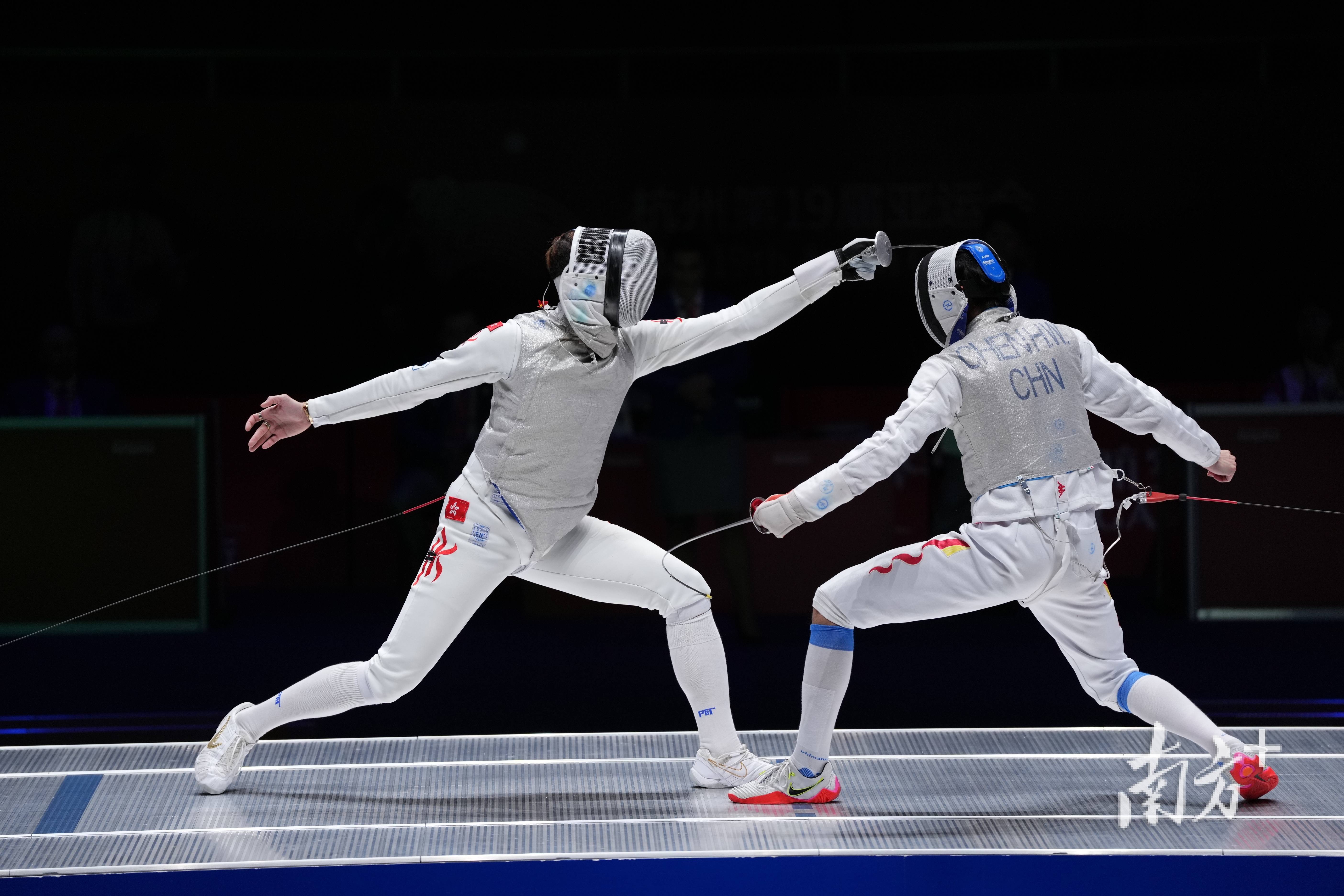 意大利击剑选手剑光四射，豪取胜利