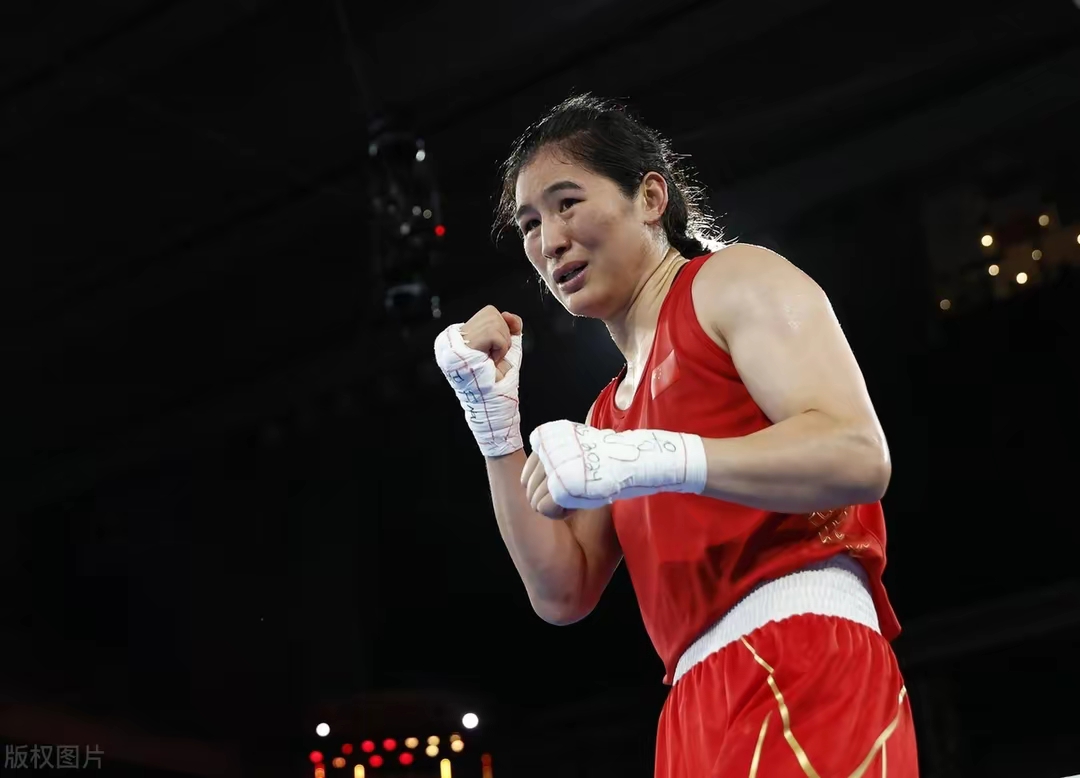 拳击选手展现出色表现，晋级决赛