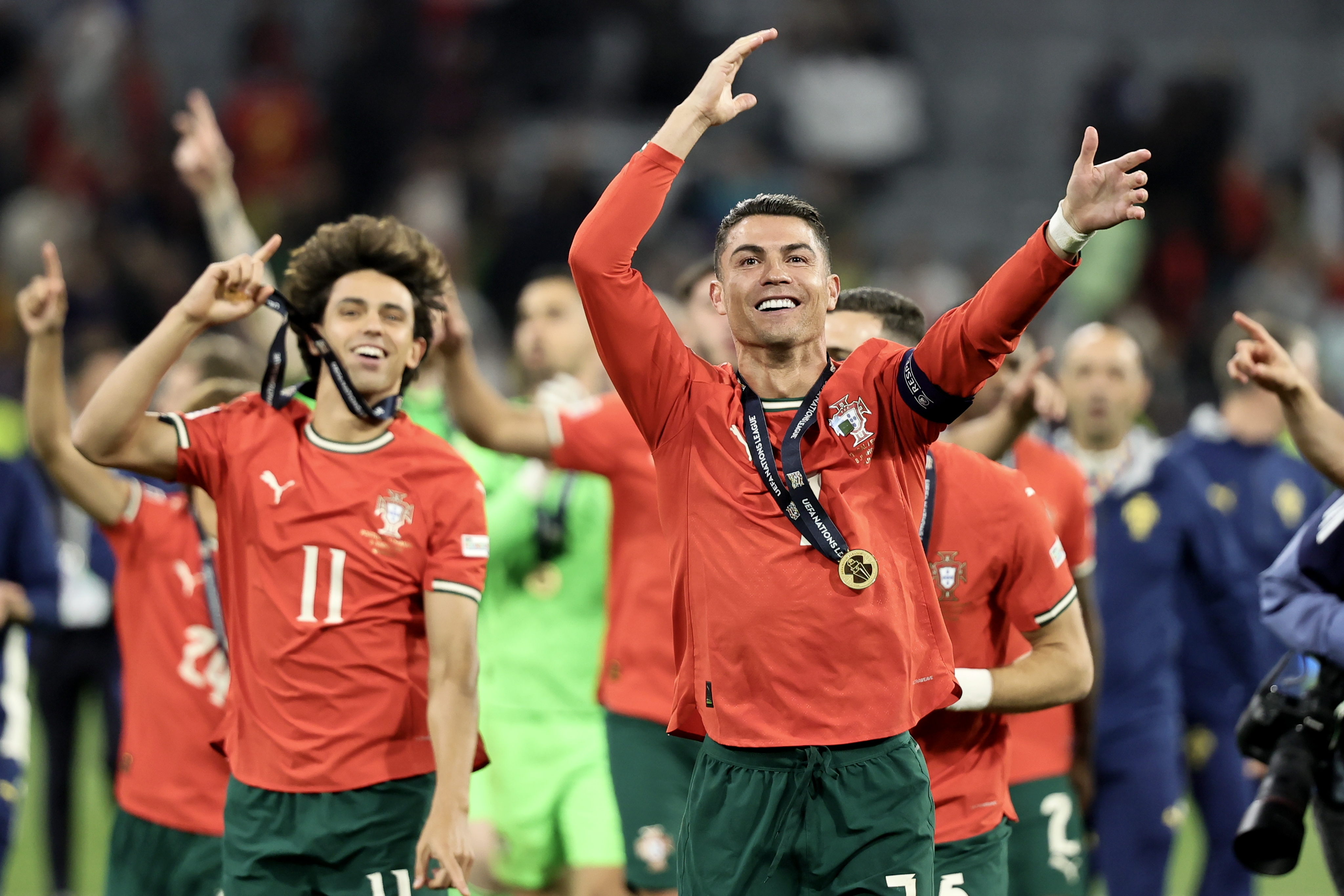 欧国联比赛点燃球迷热情，全球关注焦点转向足球盛宴