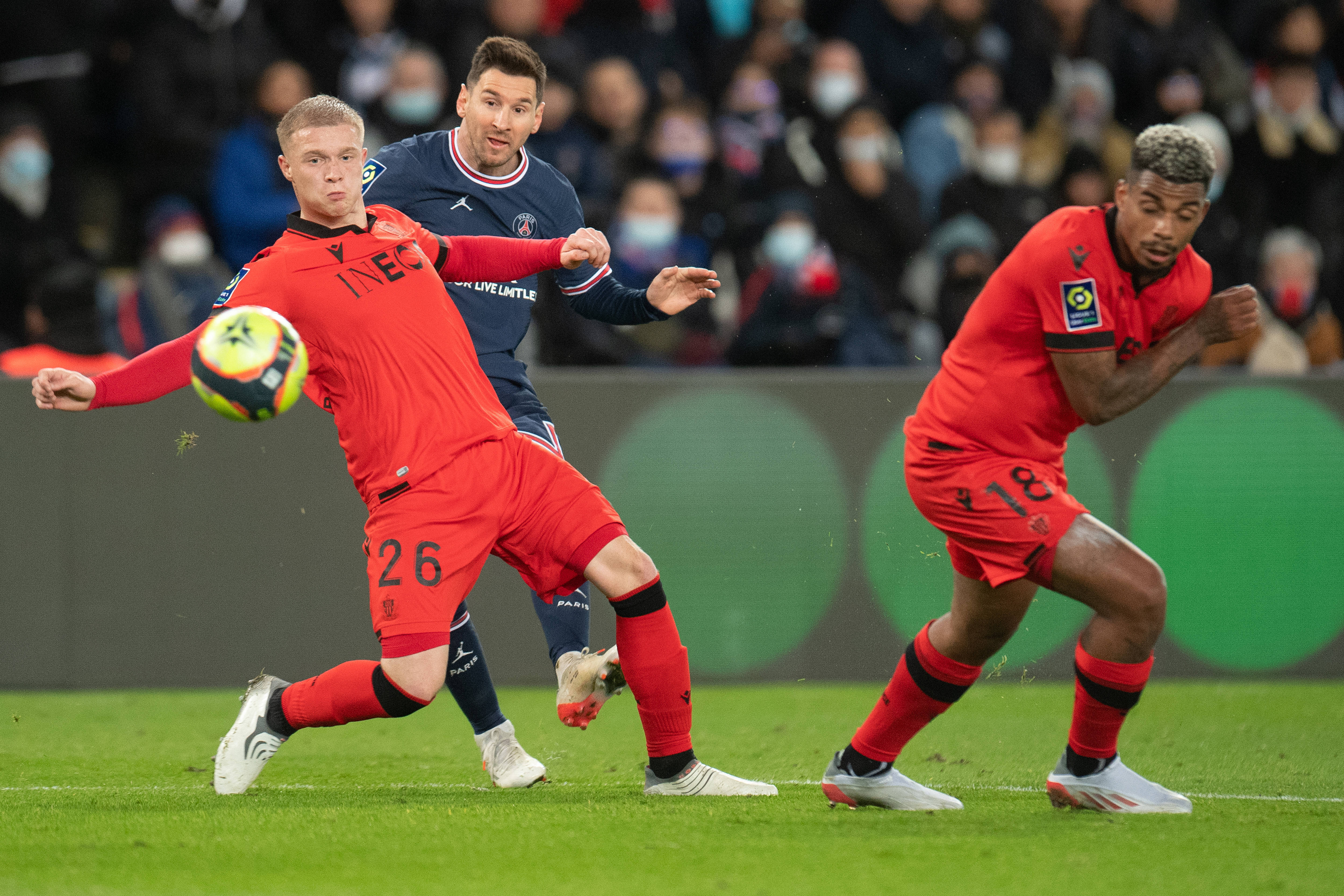 法甲赛场热闹非凡，球队实力差距拉大