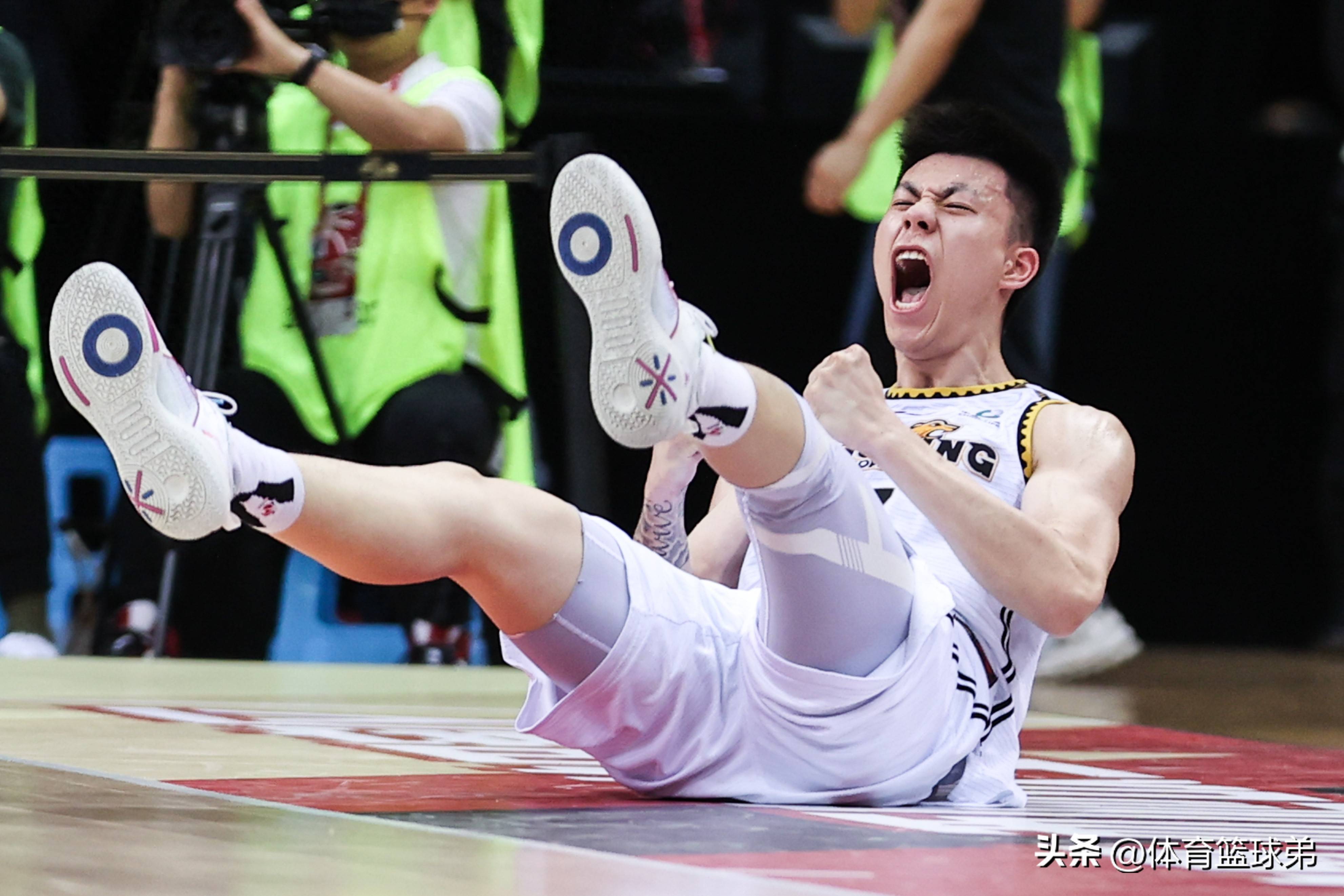 新援表现抢眼,球队战斗力大增 新援表现抢眼,球队战斗力大增