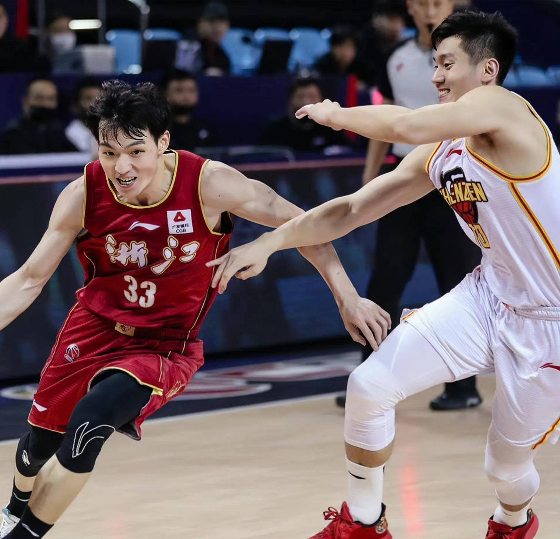 新援表现抢眼,球队战斗力大增 新援表现抢眼,球队战斗力大增